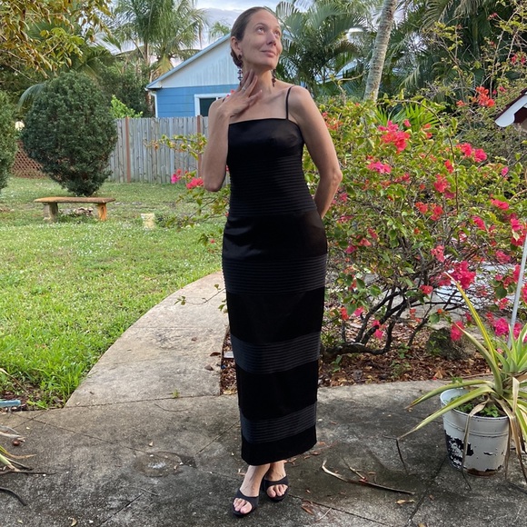Bizar Black Skinny Shoulder Strap Pleated Evening Wedding Dress! - Picture 1 of 7
